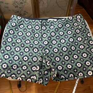 E.E.U.C. Boden Size 18 Floral Pattern Short w/Stretch Green Blue White Floral